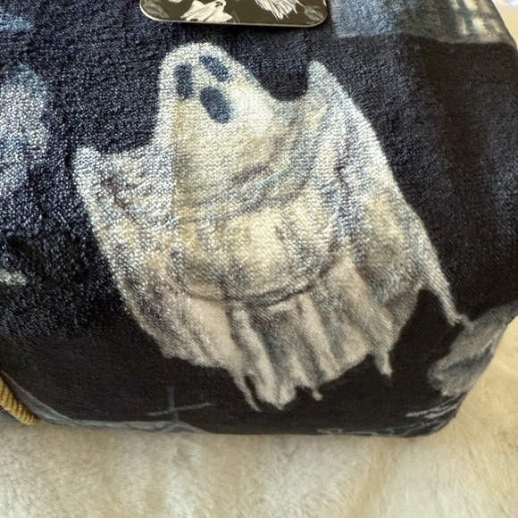 Rachel Roy ghosts,crows, haunted house
Skulls Throw - Picture 2 of 9